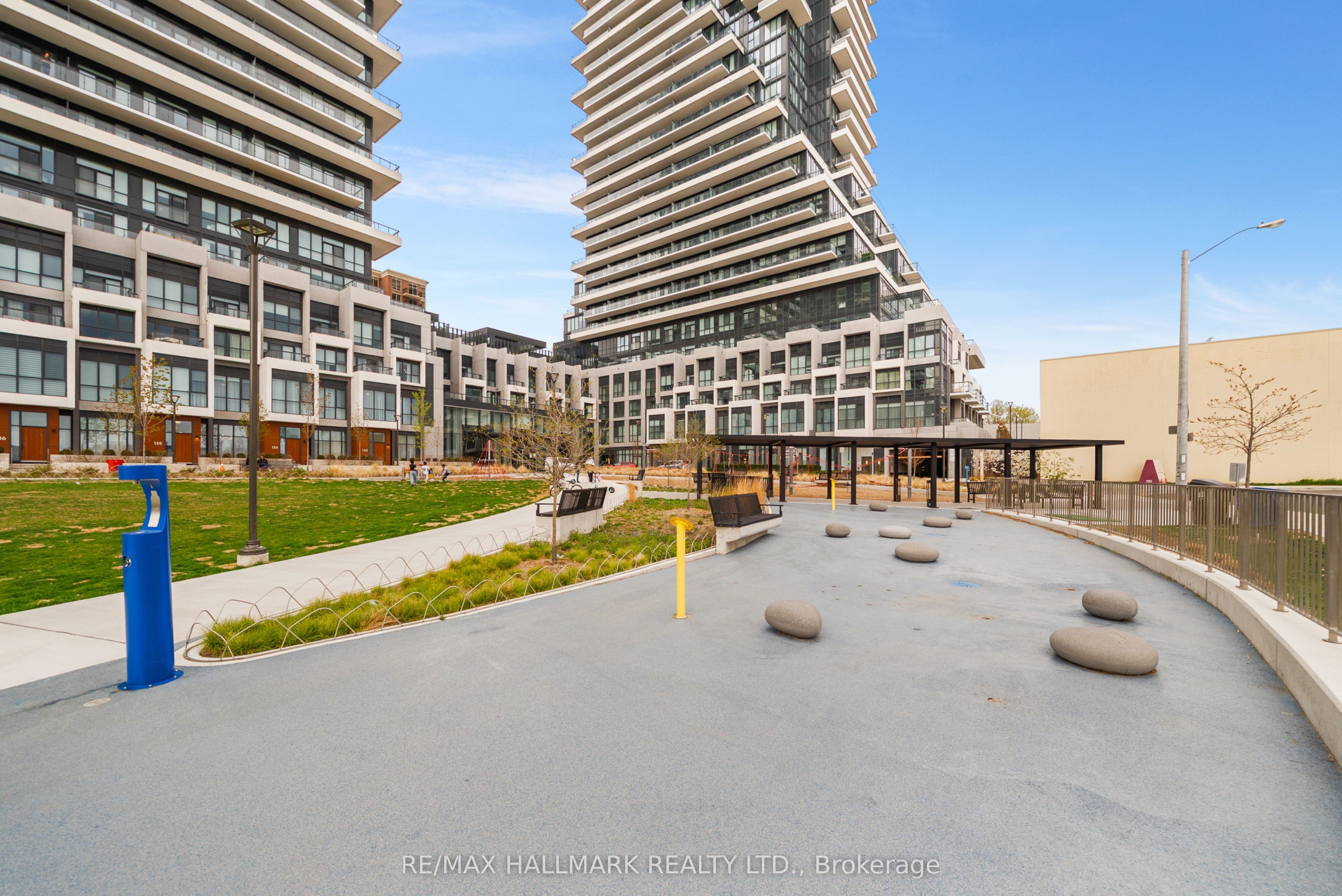 #1710 - 10 Inn On The Park Drive Property Photo 1