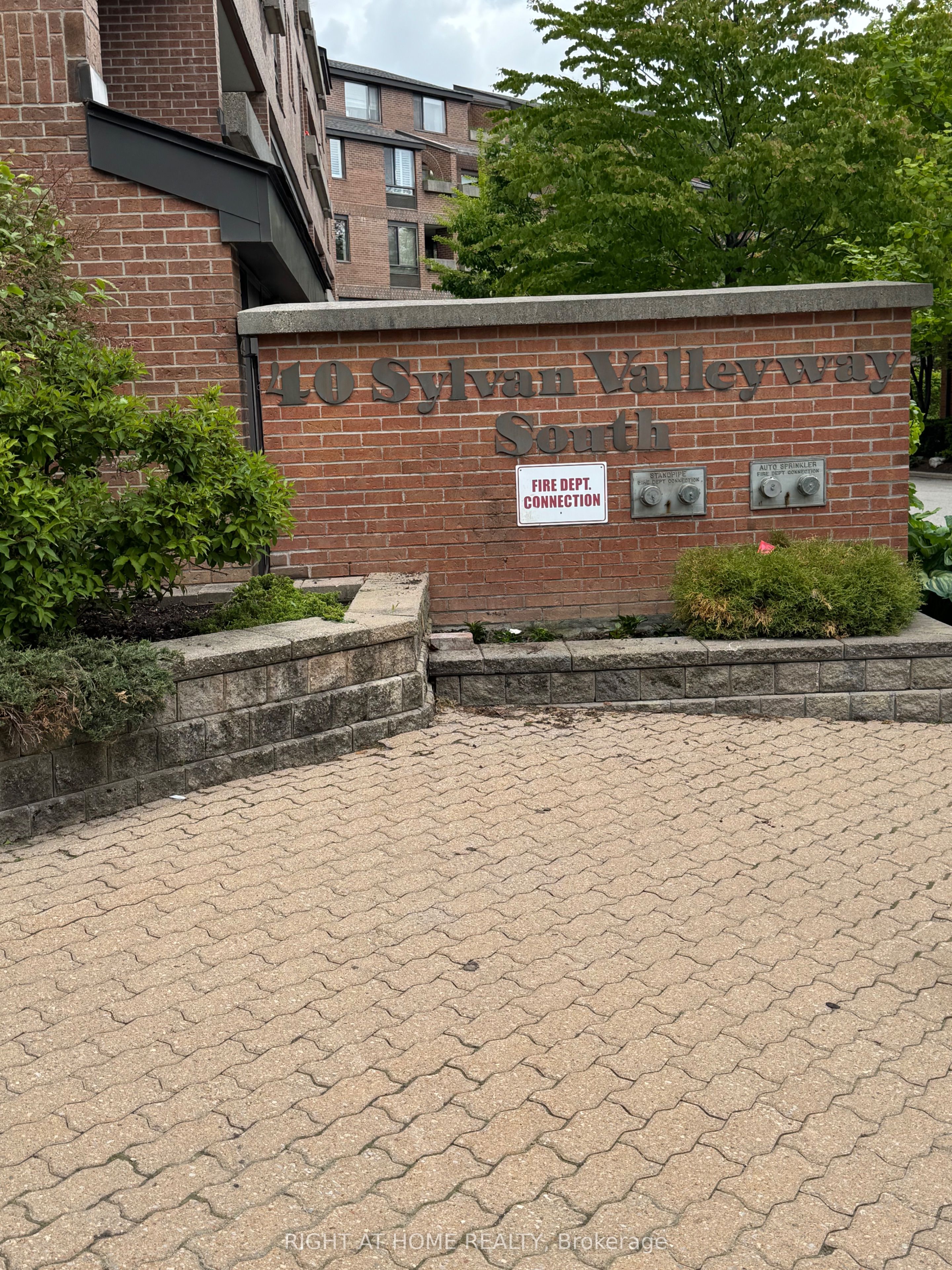 #318 - 40 Sylvan Valley Way Property Photo 5