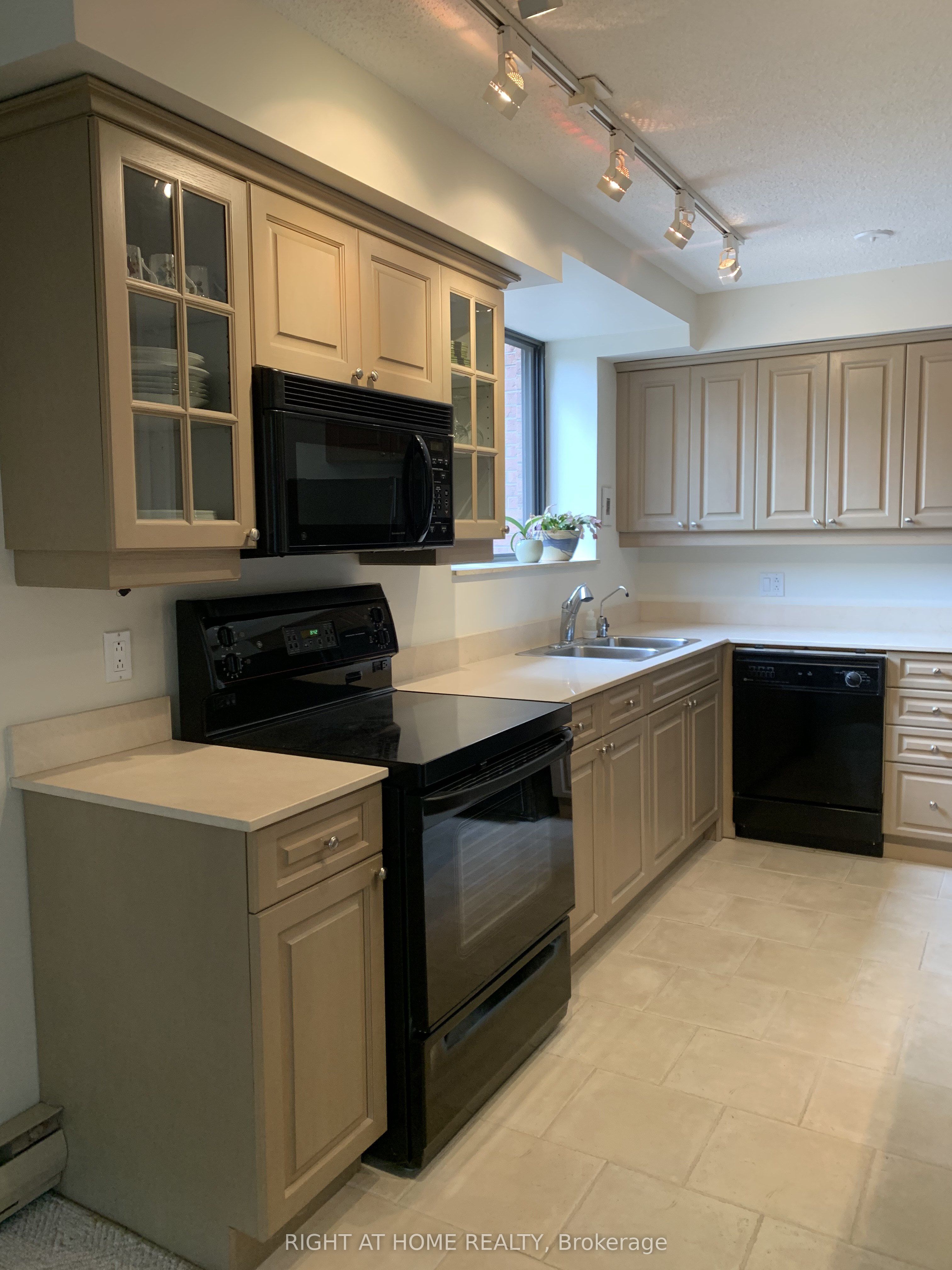 #318 - 40 Sylvan Valley Way Property Photo 10