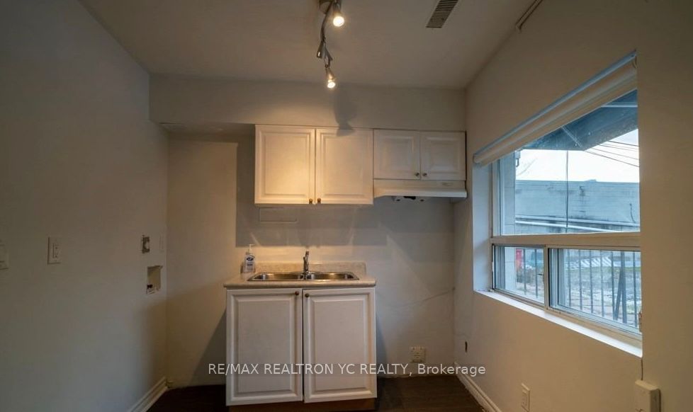 3334 A Yonge Street Property Photo 15