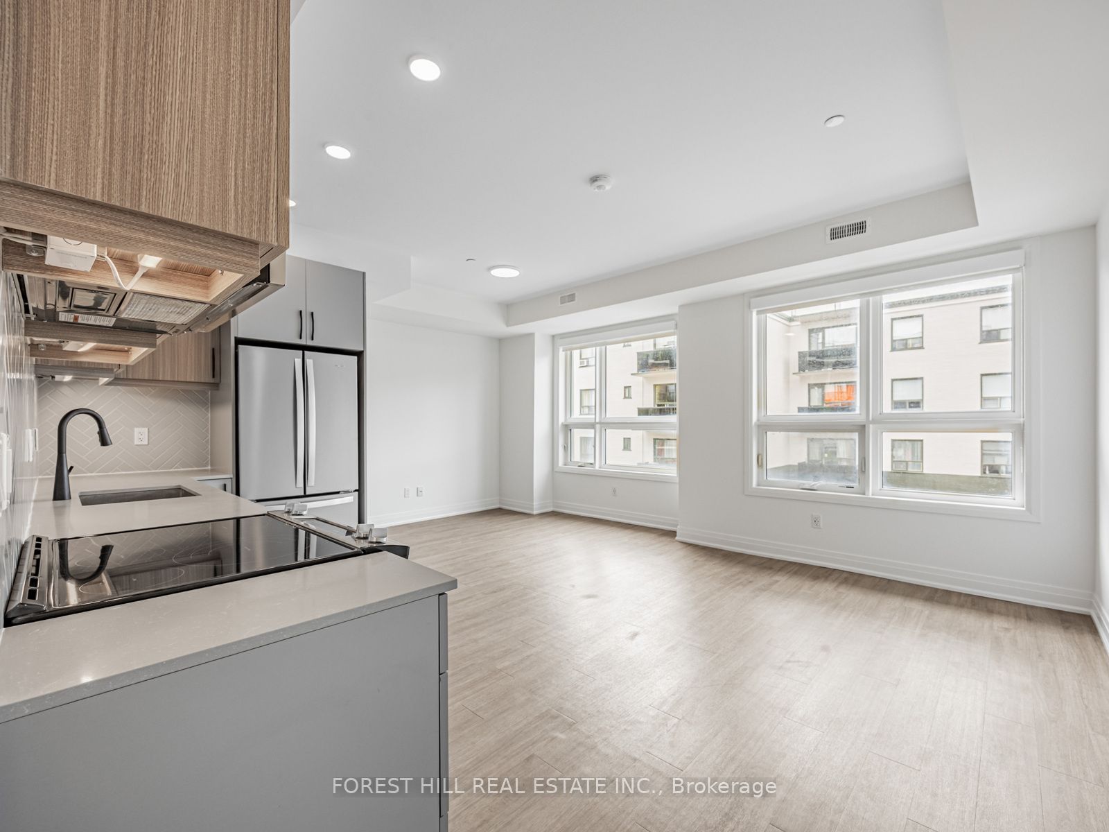 #7 - 15 Brenthall Avenue Property Photo 4
