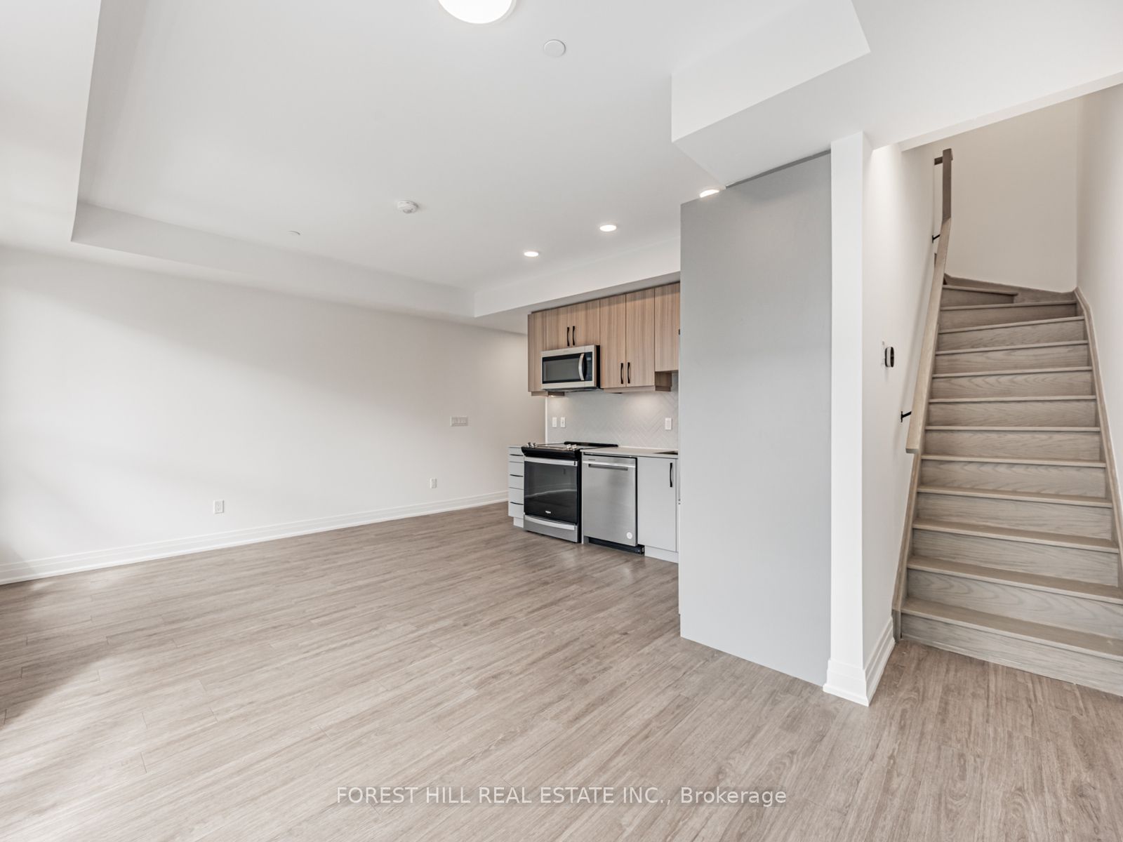 #7 - 15 Brenthall Avenue Property Photo 8