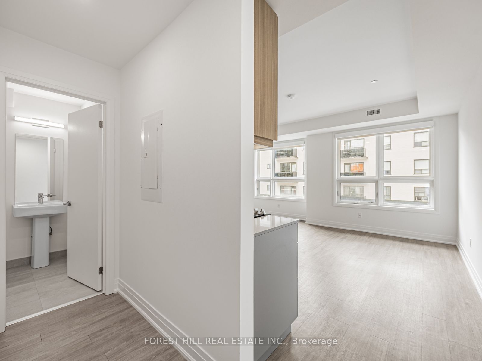 #7 - 15 Brenthall Avenue Property Photo 12