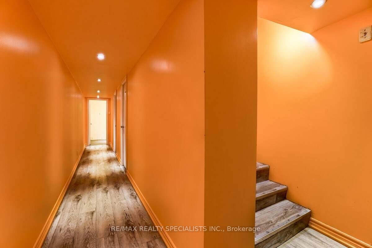 3421 Yonge Street Property Photo 7