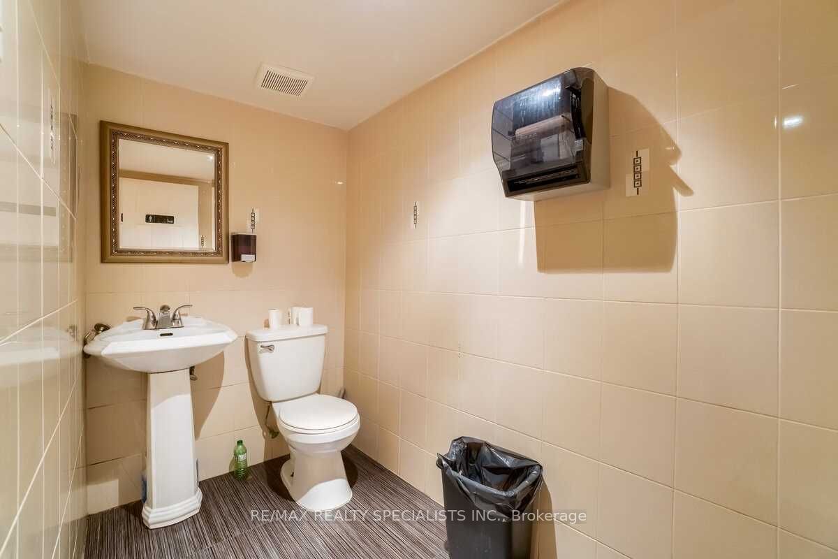 3421 Yonge Street Property Photo 8