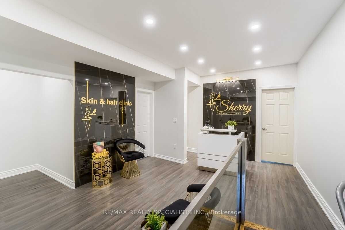 3421 Yonge Street Property Photo 12