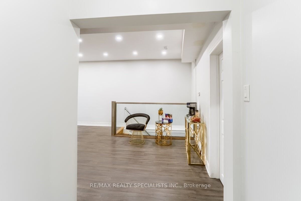 3421 Yonge Street Property Photo 13