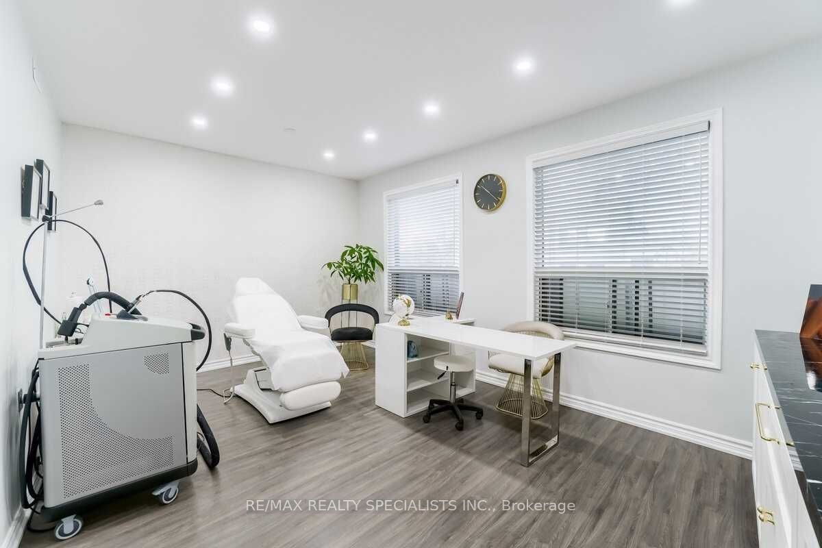 3421 Yonge Street Property Photo 14