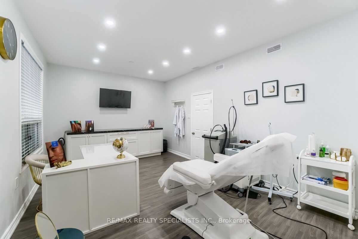 3421 Yonge Street Property Photo 16