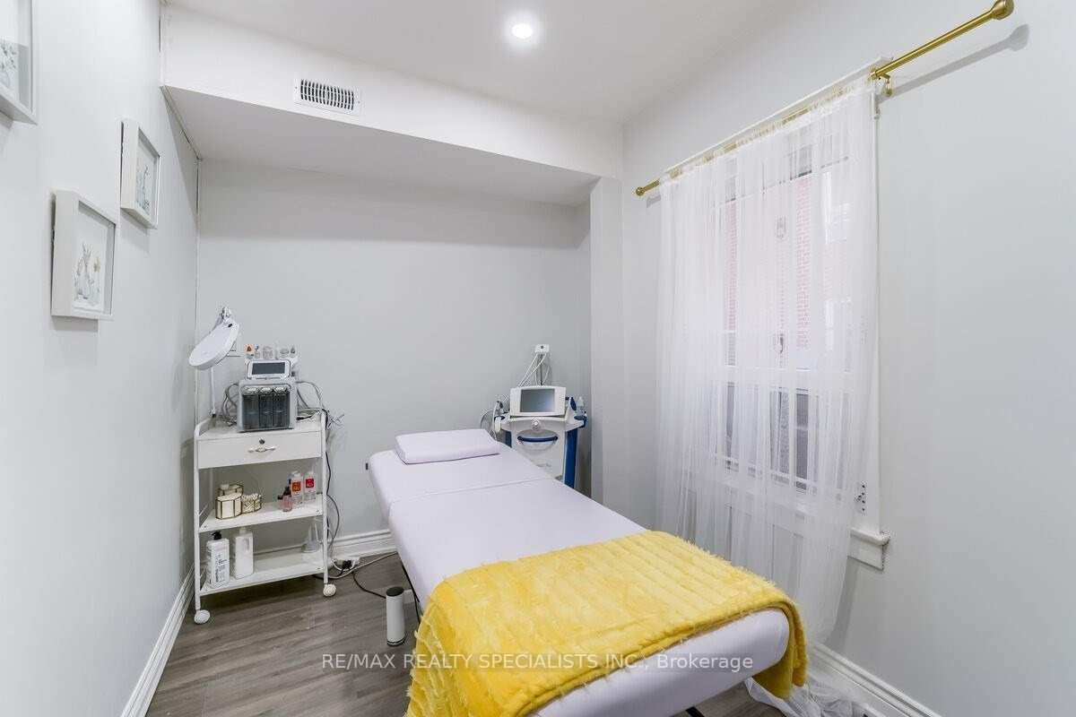 3421 Yonge Street Property Photo 17