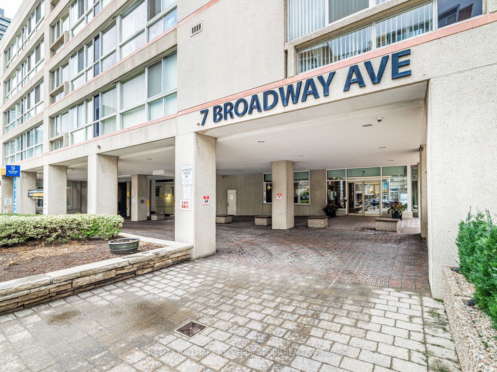 7 Broadway Avenue 302 Property Photo 1