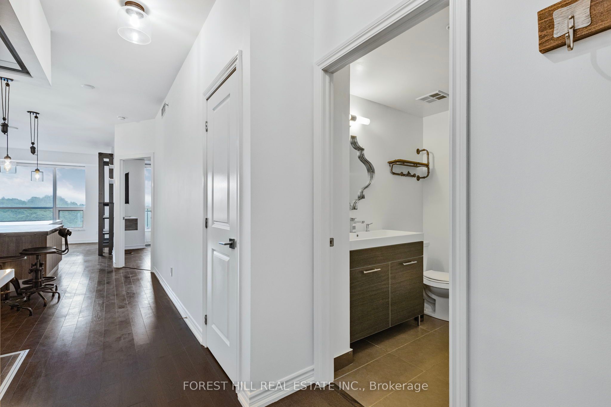 23 Glebe Road W 609 Property Photo 6