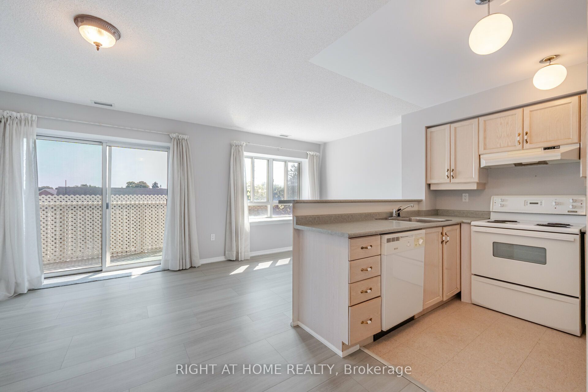 #306 - 1387 Bayview Avenue Property Photo 7