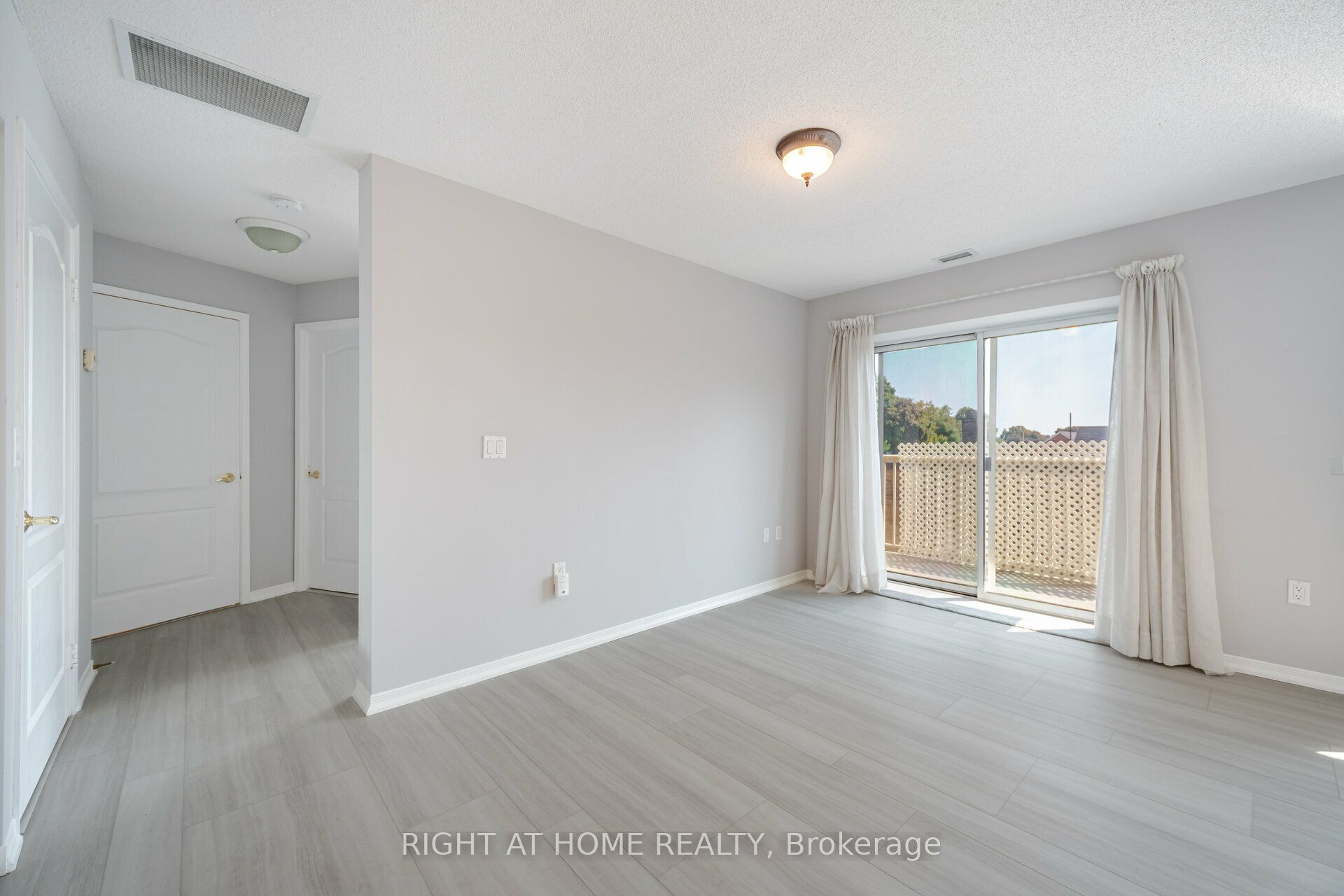 #306 - 1387 Bayview Avenue Property Photo 8
