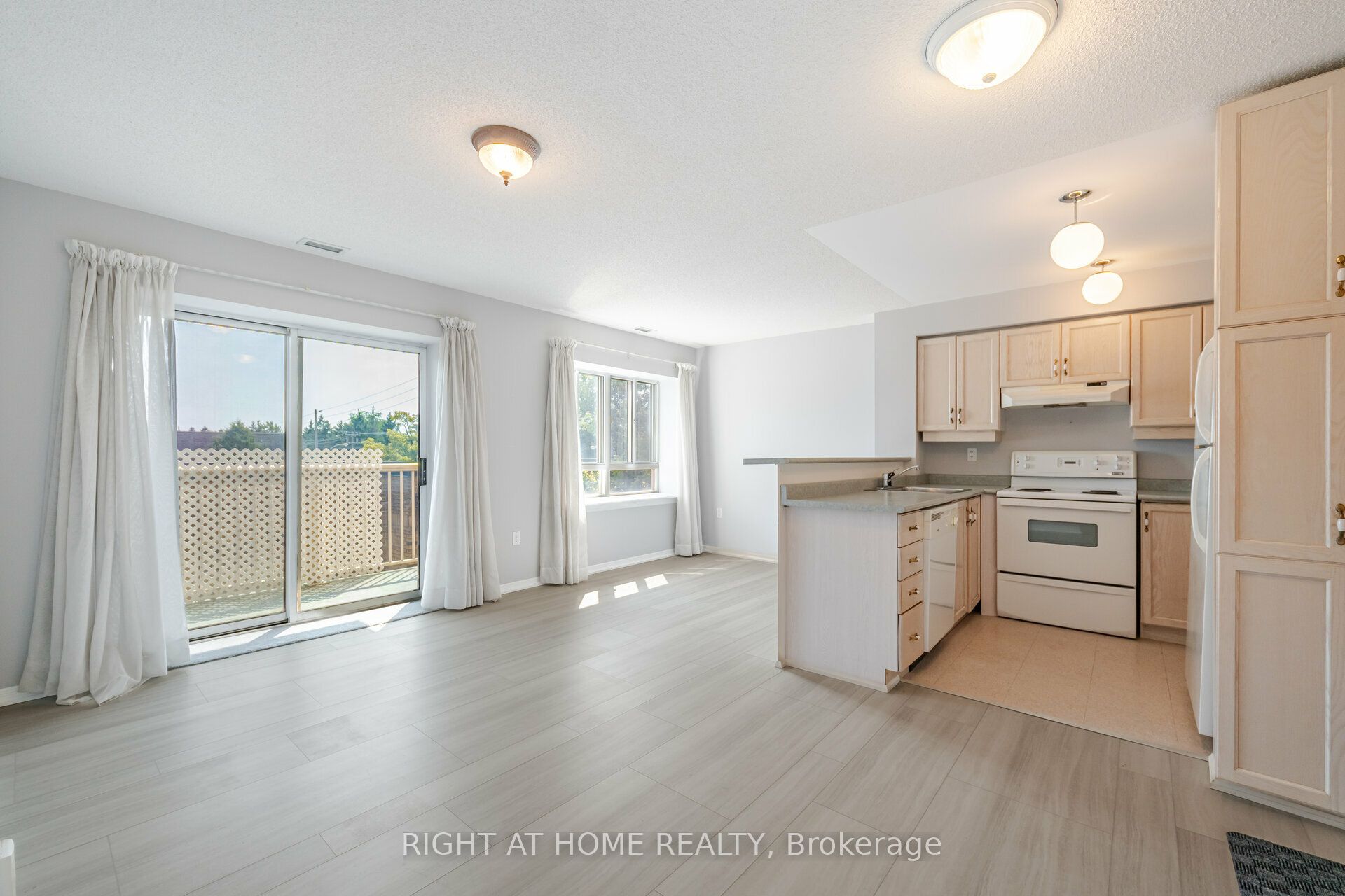#306 - 1387 Bayview Avenue Property Photo 9