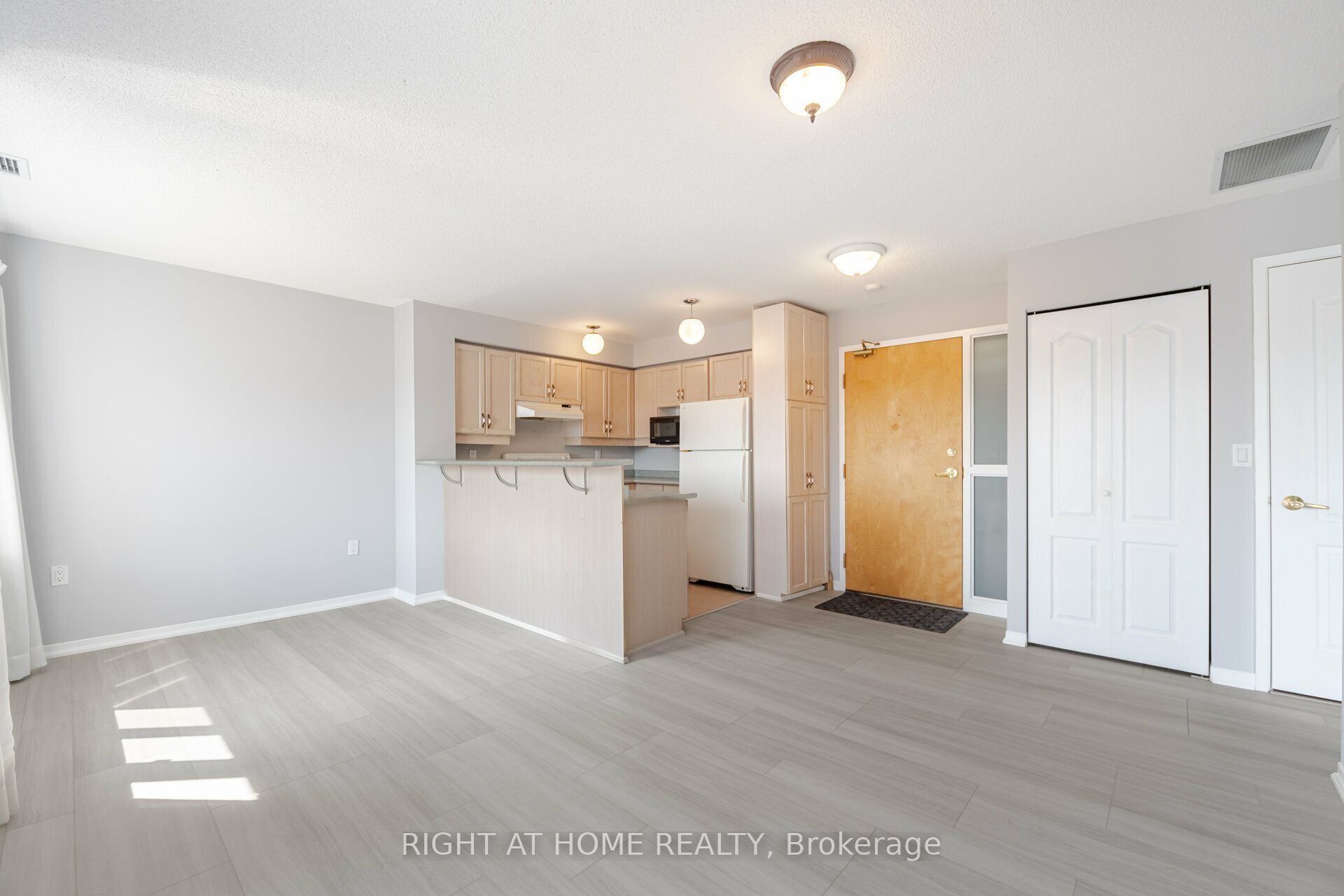 #306 - 1387 Bayview Avenue Property Photo 11