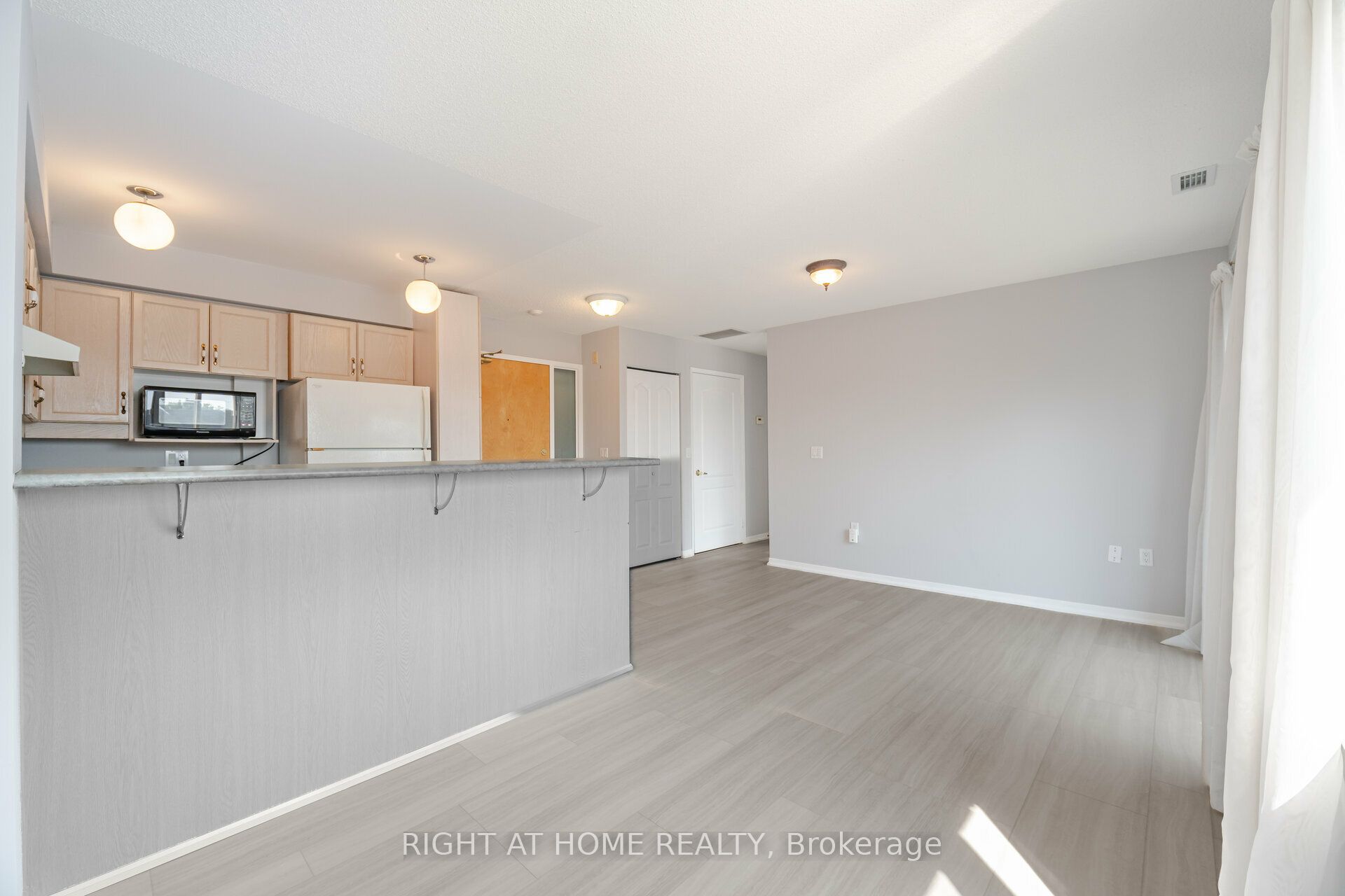 #306 - 1387 Bayview Avenue Property Photo 12
