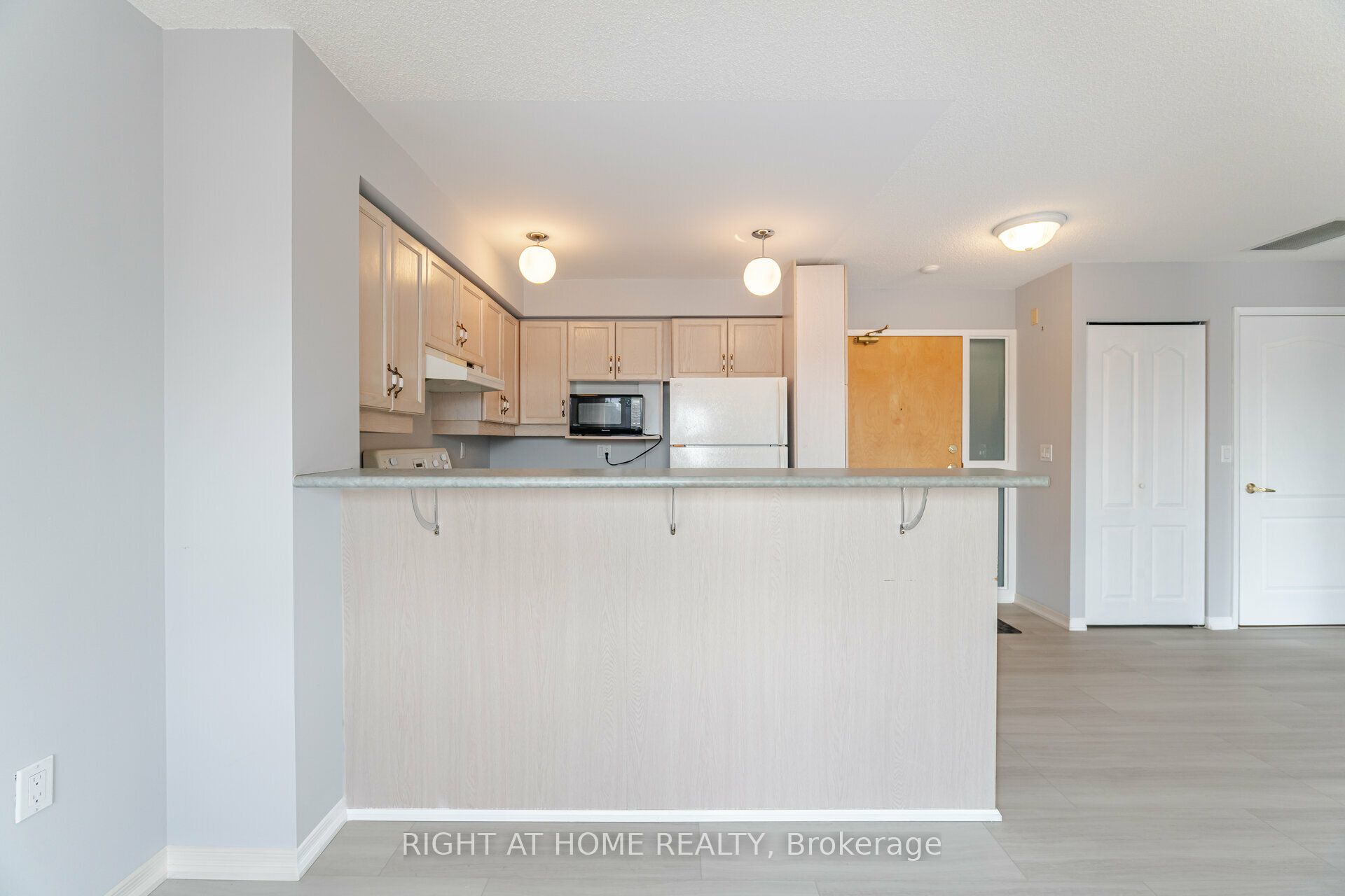 #306 - 1387 Bayview Avenue Property Photo 13