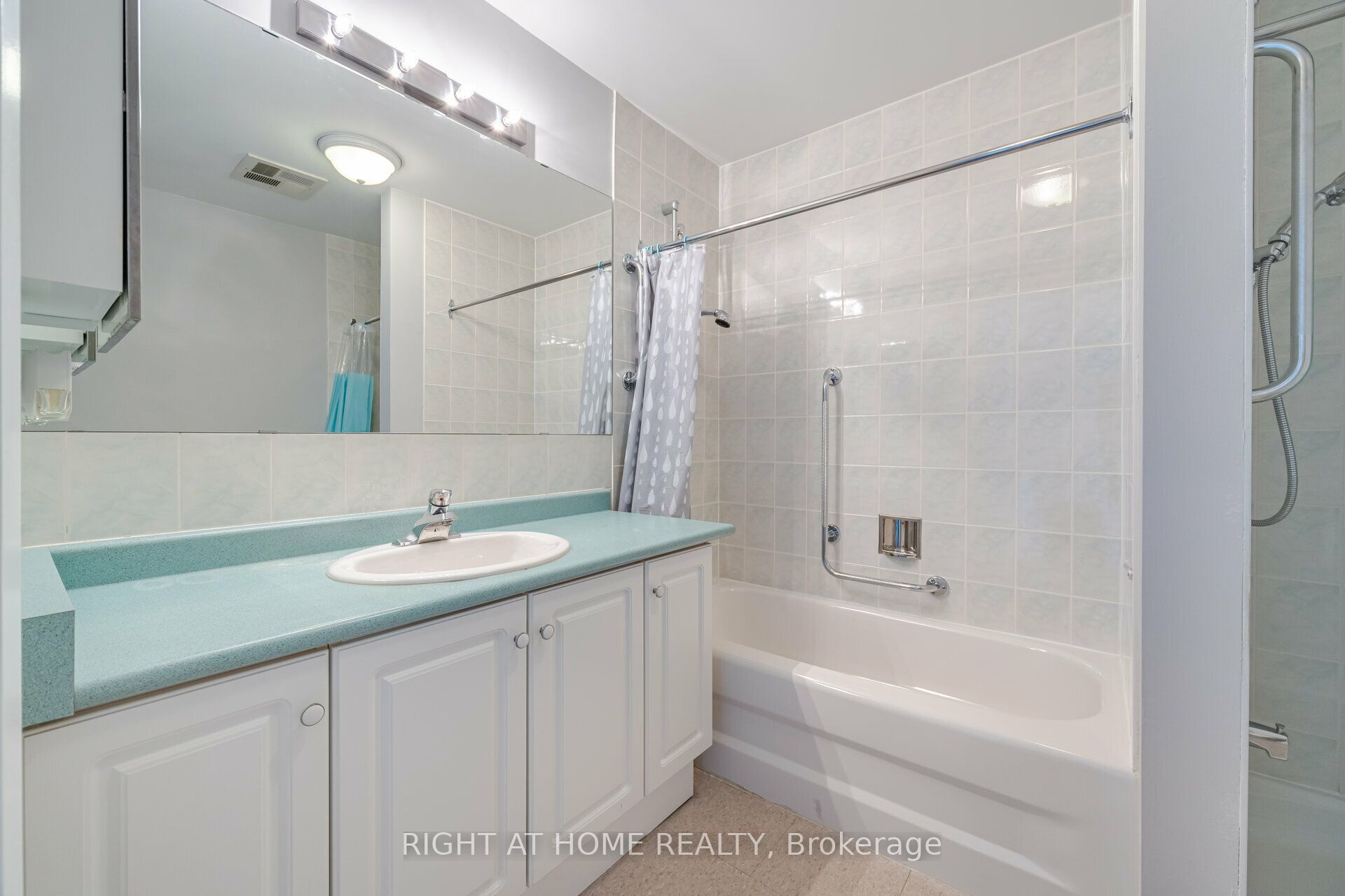 #306 - 1387 Bayview Avenue Property Photo 23