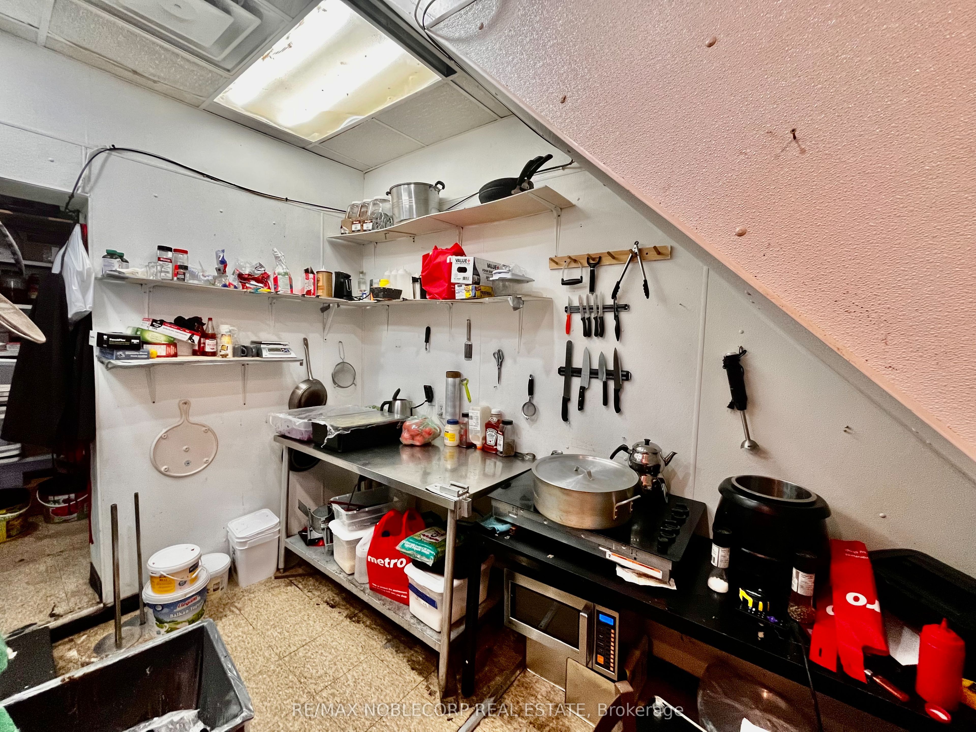 656 Spadina Avenue Property Photo 8