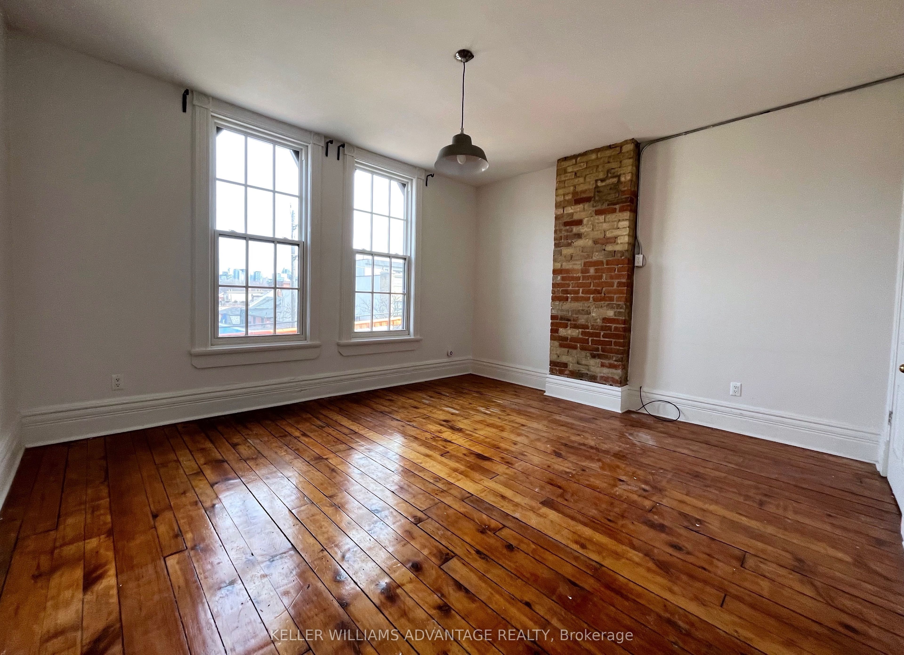134 Ossington Avenue 3rd Flr Property Photo 1