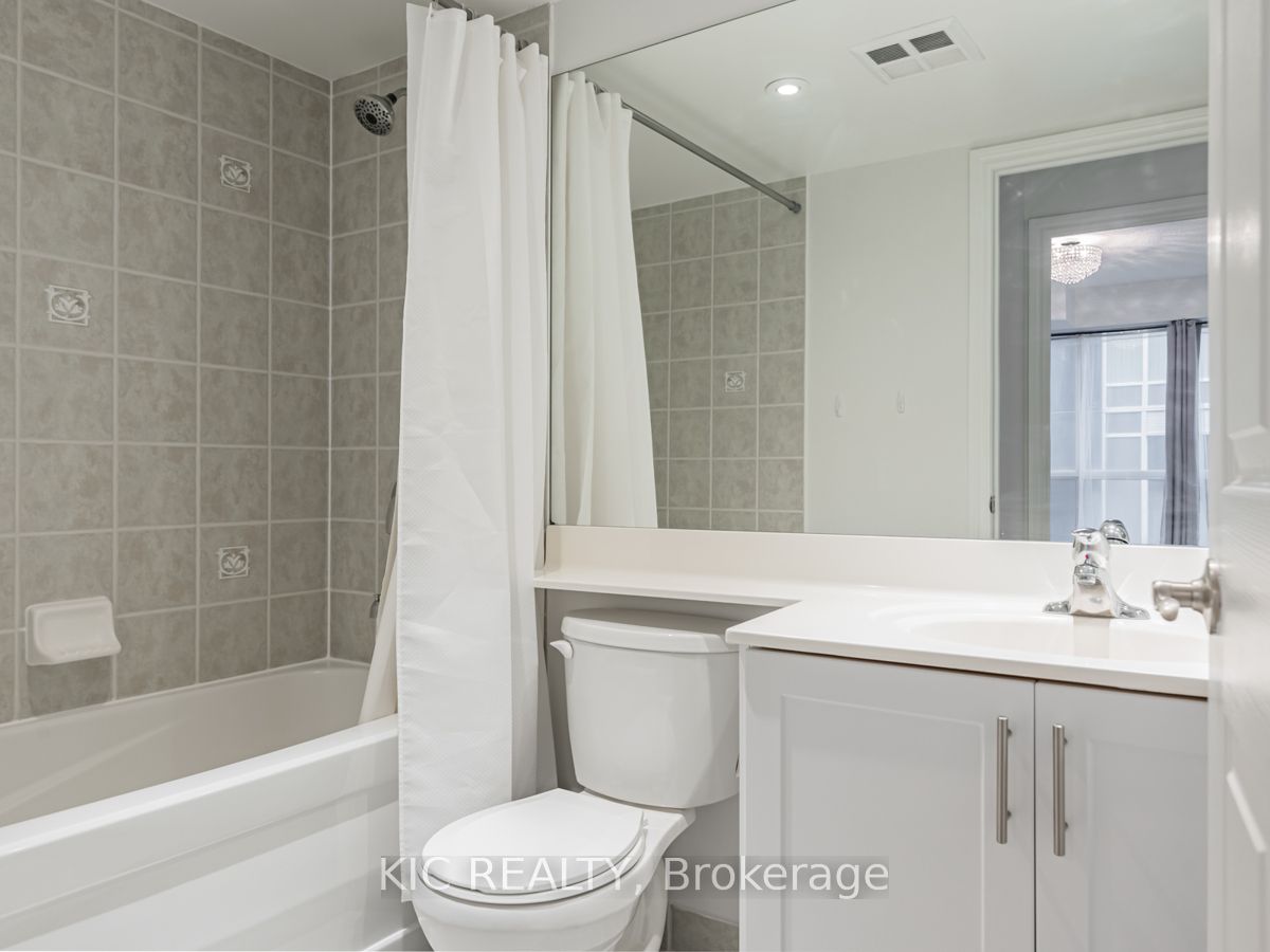 250 Wellington Street W 1727 Property Photo 19