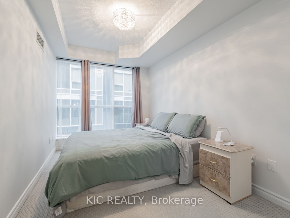 250 Wellington Street W 1727 Property Photo 21