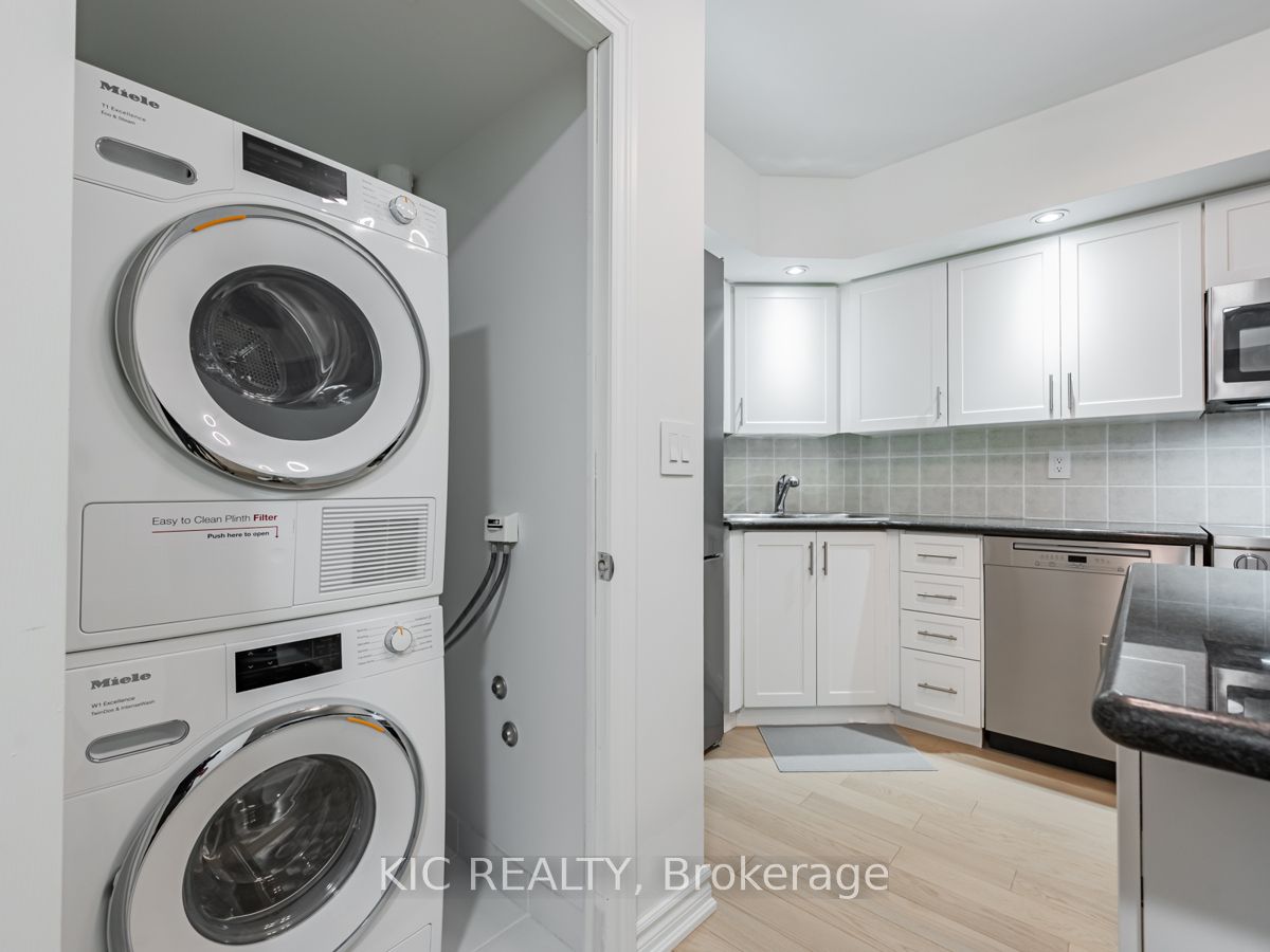 250 Wellington Street W 1727 Property Photo 24