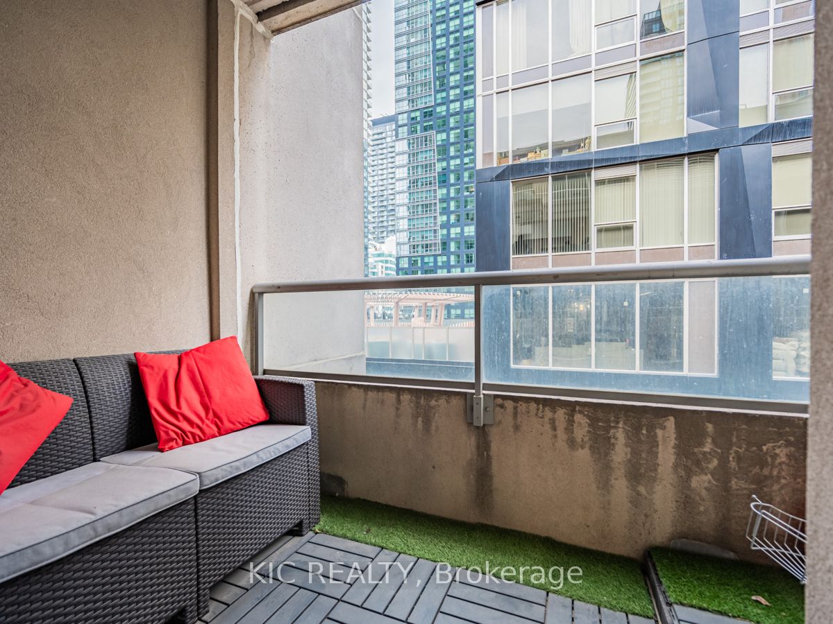 250 Wellington Street W 1727 Property Photo 26