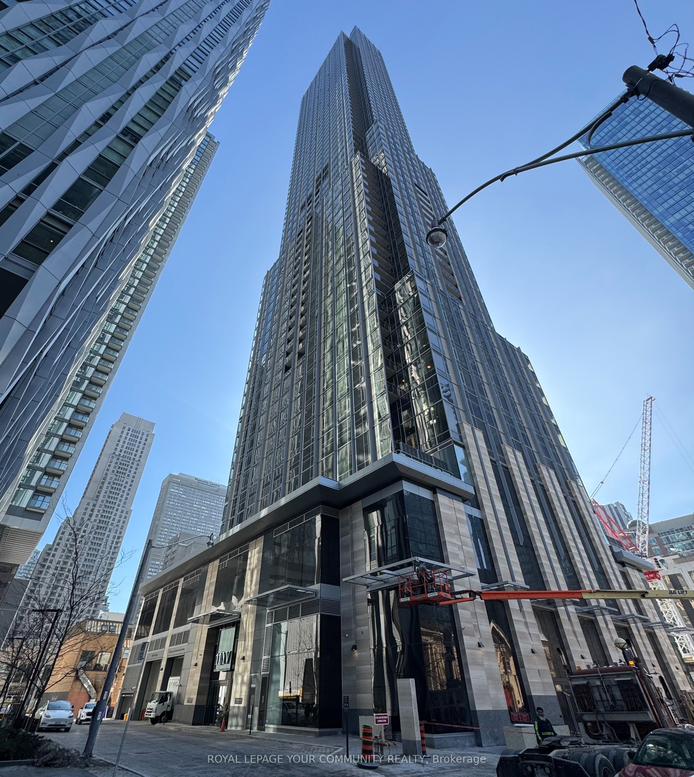 #2204 - 11 Yorkville Avenue Property Photo 1