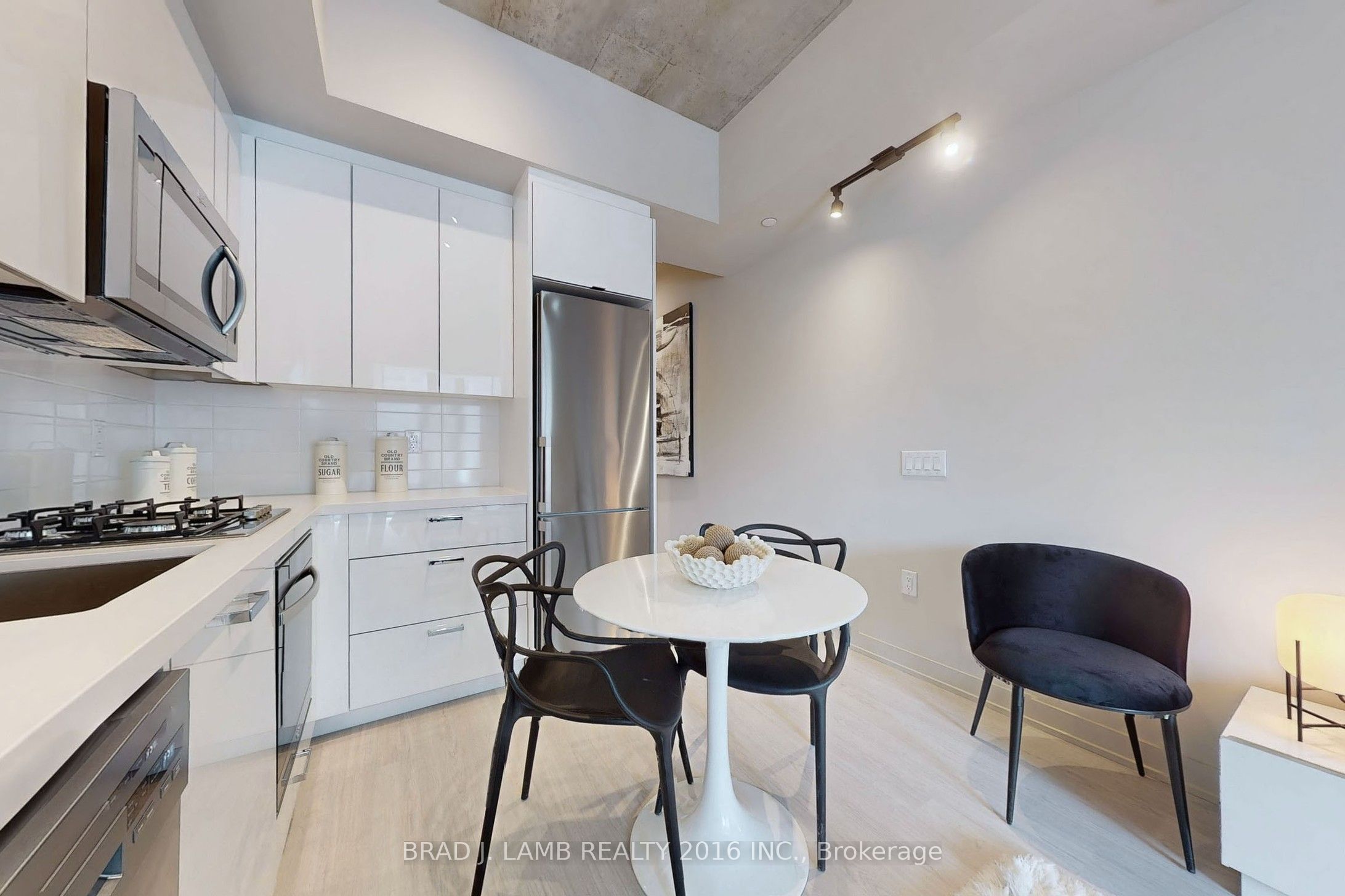 195 Mccaul Street 613 Property Photo 13