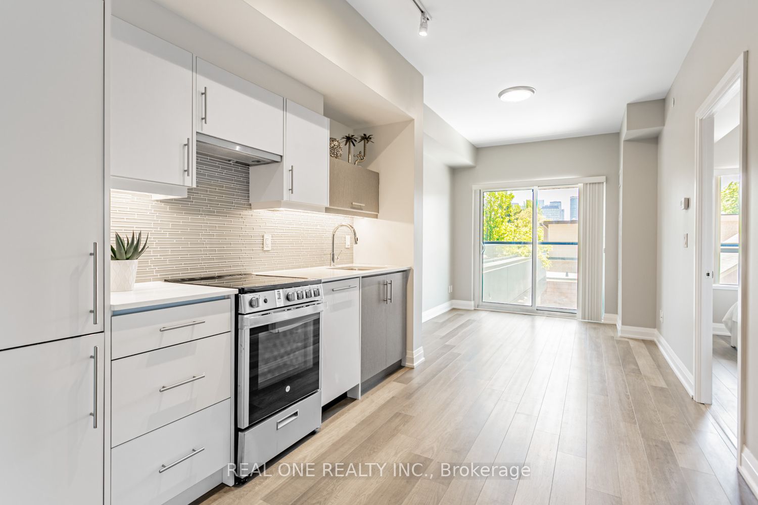 #201 - 181 Huron Street Property Photo 5