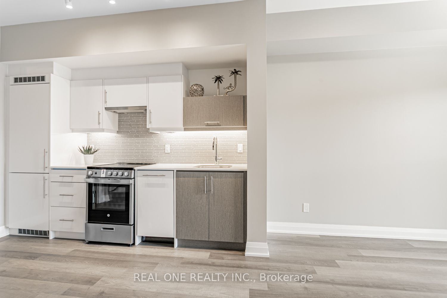 #201 - 181 Huron Street Property Photo 7