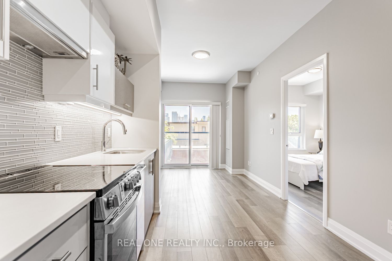 #201 - 181 Huron Street Property Photo 8