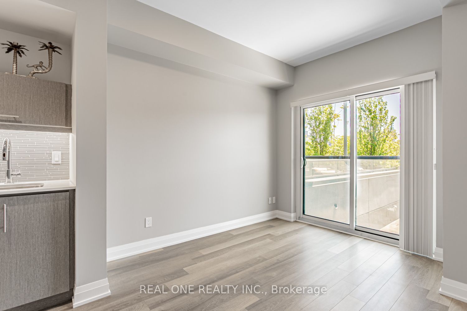 #201 - 181 Huron Street Property Photo 9