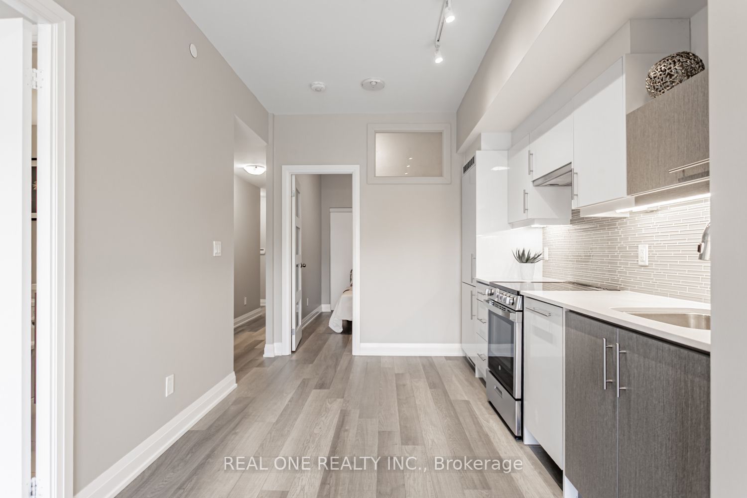 #201 - 181 Huron Street Property Photo 12