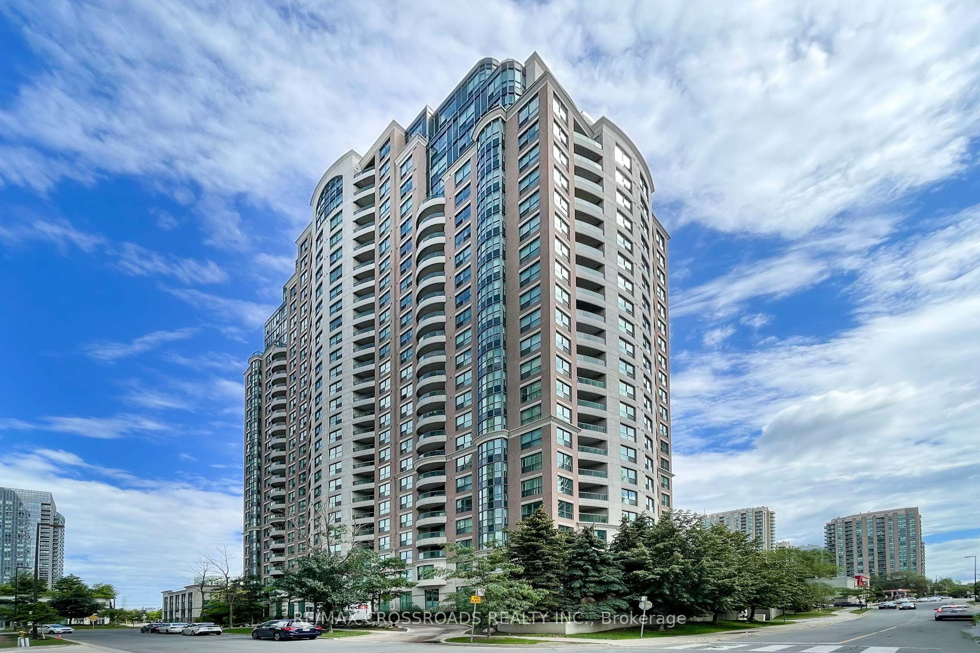 #203 - 7 Lorraine Drive Property Photo 1
