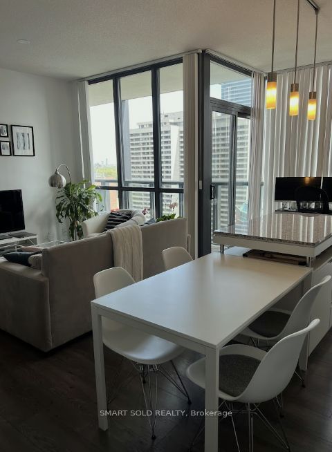 #2001 - 110 Charles Street Property Photo 3
