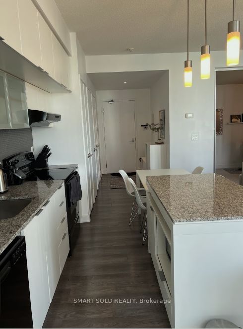#2001 - 110 Charles Street Property Photo 4