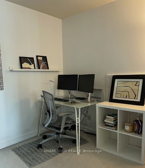 #2001 - 110 Charles Street Property Photo 6