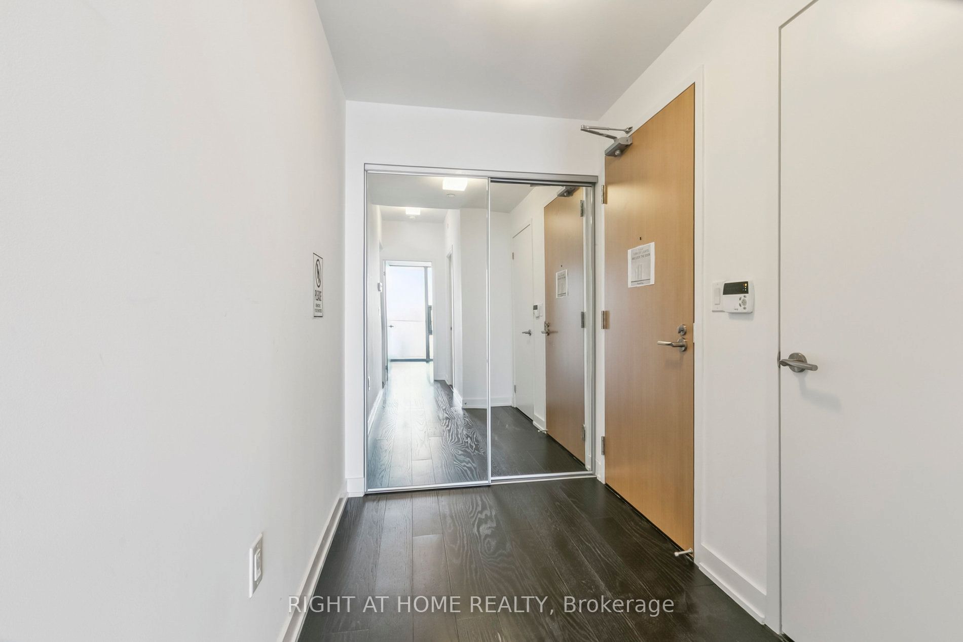 #5408 - 11 Wellesley St W Avenue Property Photo 6