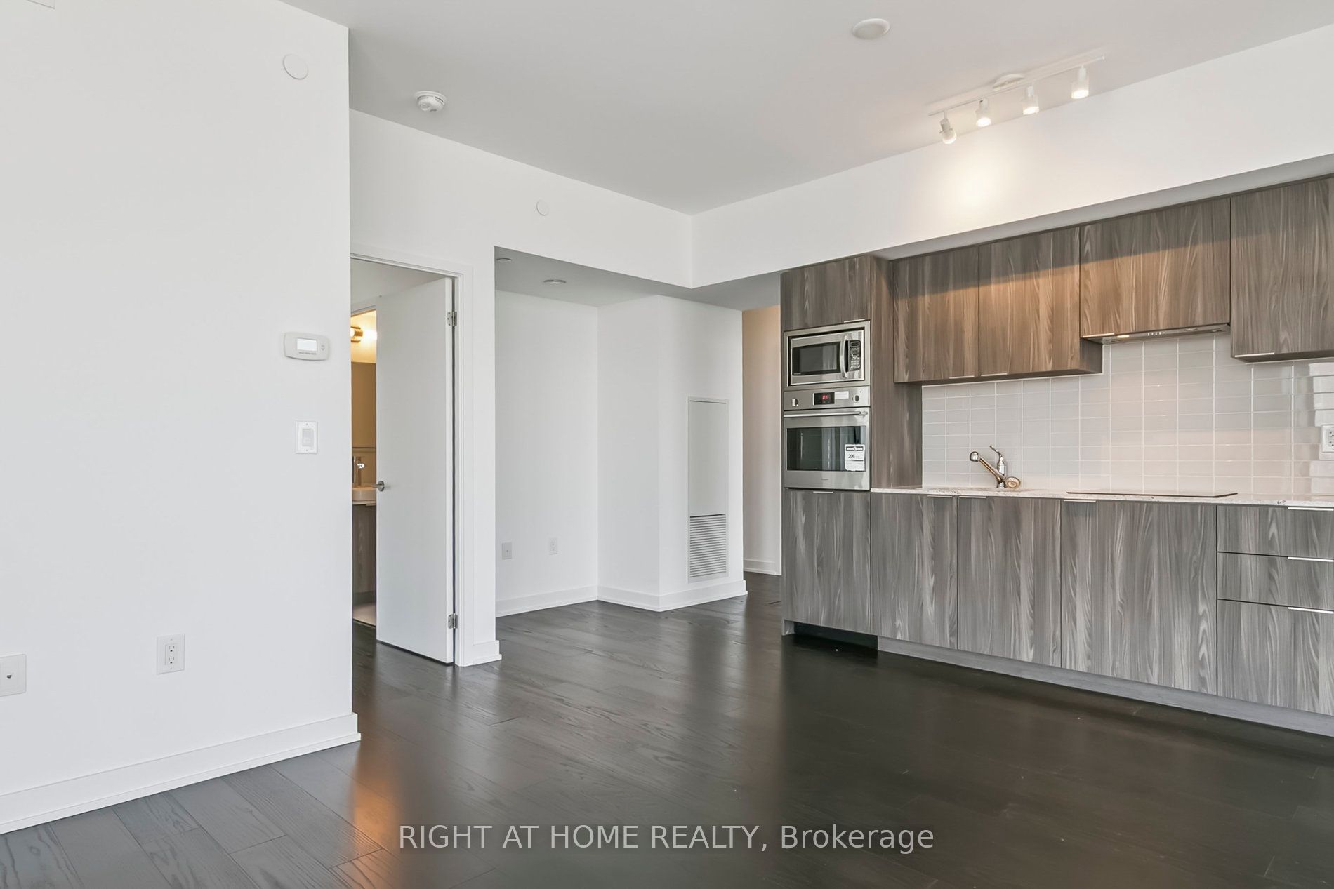 #5408 - 11 Wellesley St W Avenue Property Photo 9