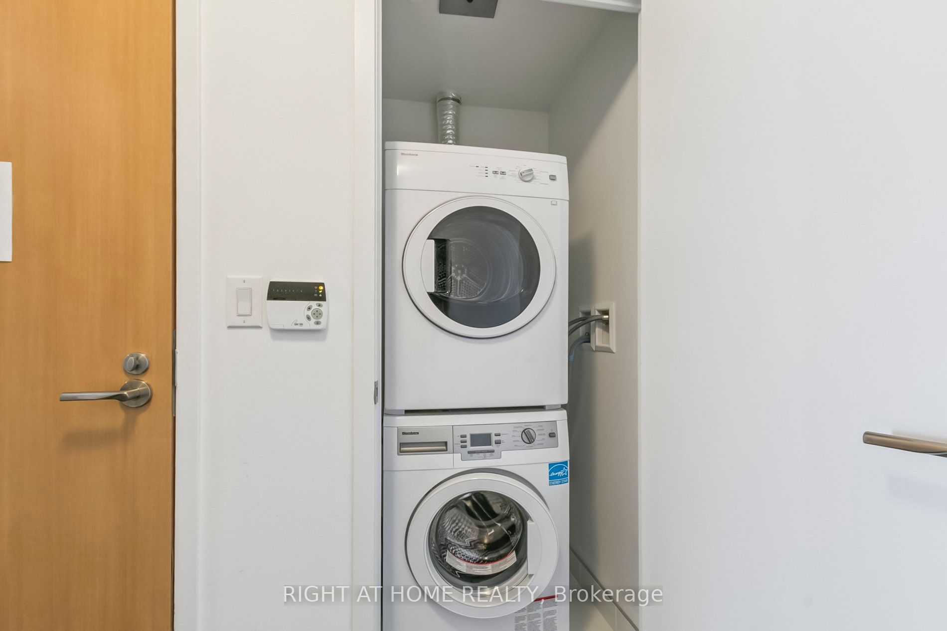 #5408 - 11 Wellesley St W Avenue Property Photo 25
