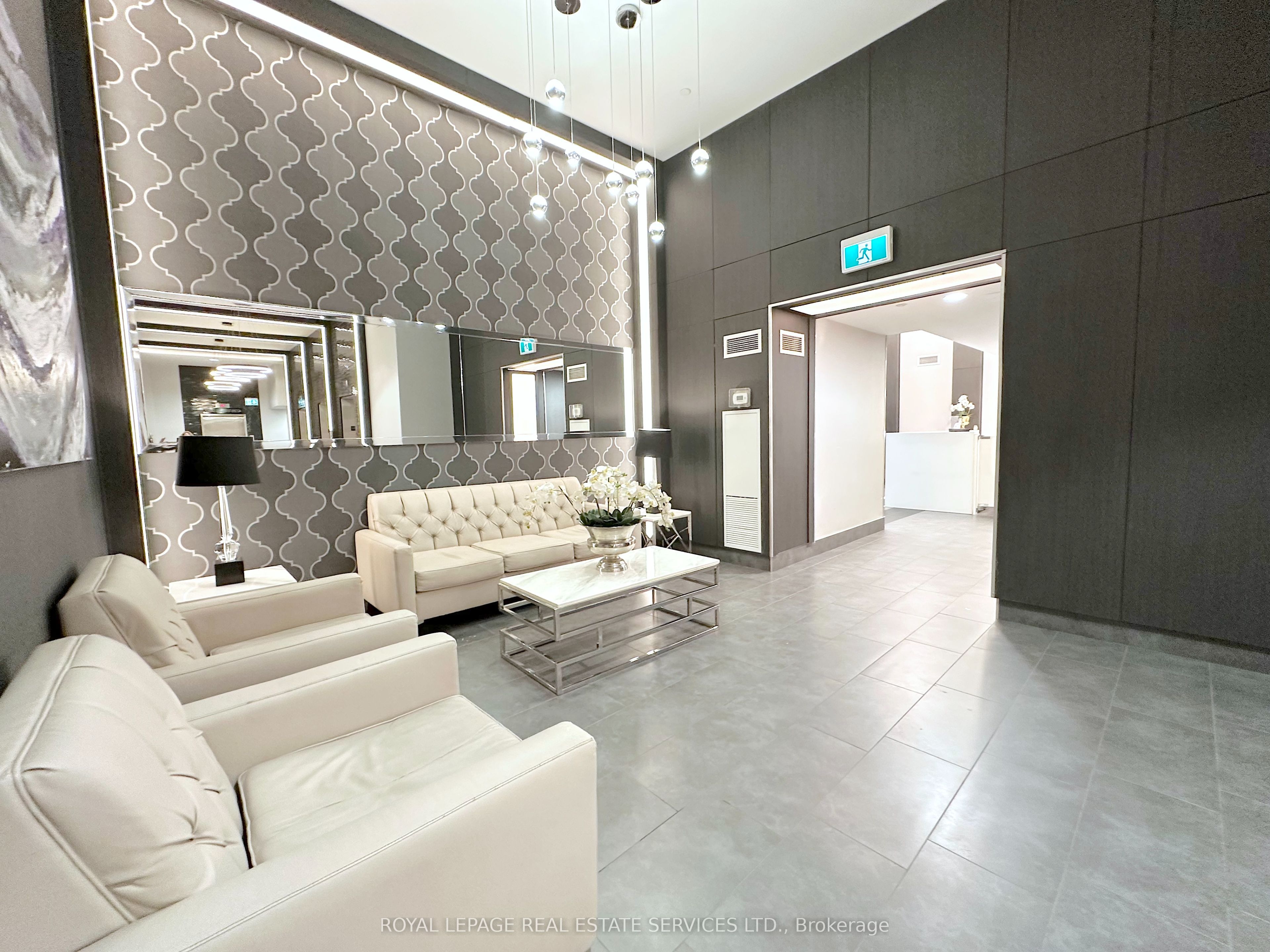 #1709 - 561 Sherbourne Street Property Photo 2