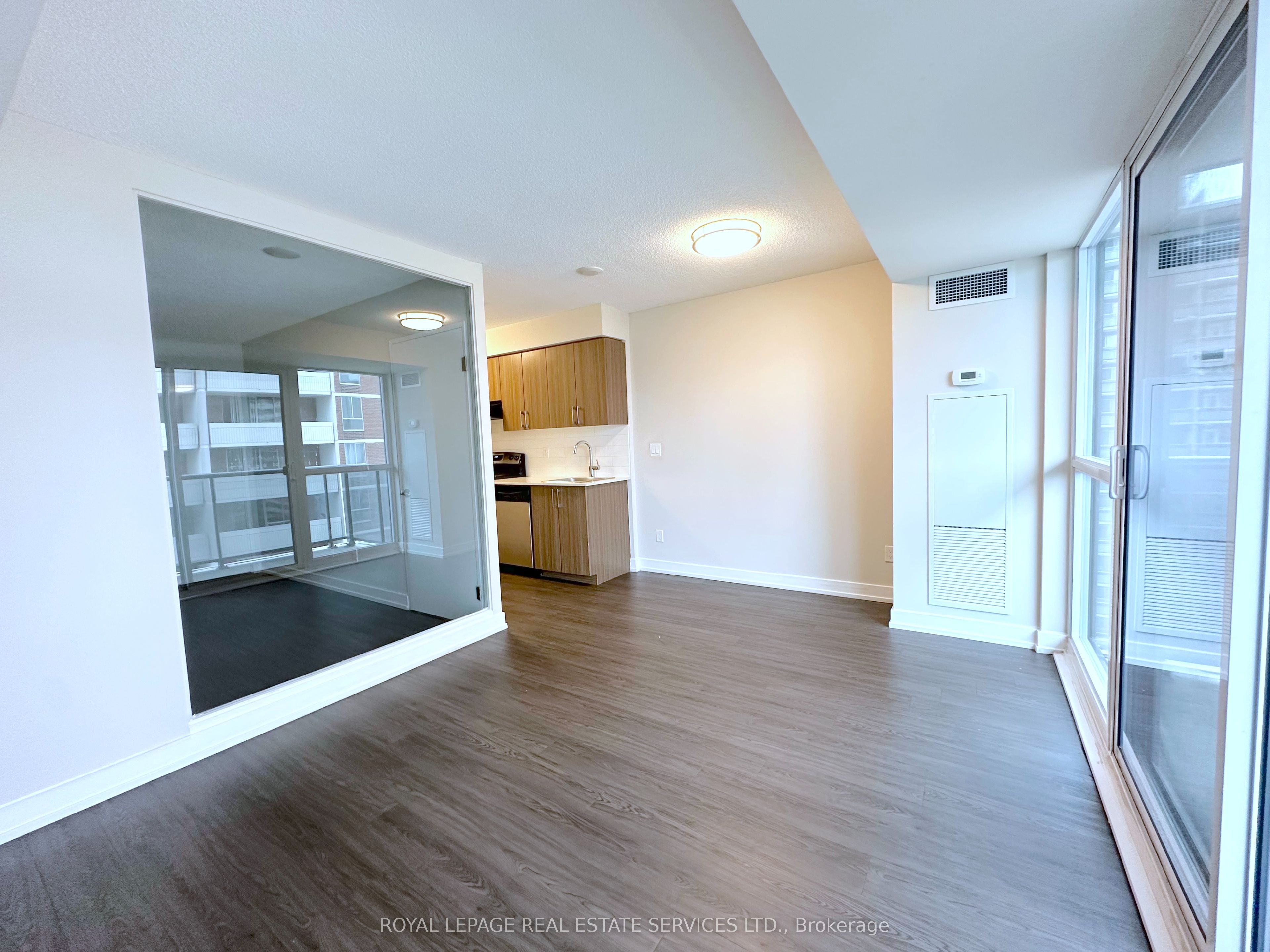 #1709 - 561 Sherbourne Street Property Photo 4