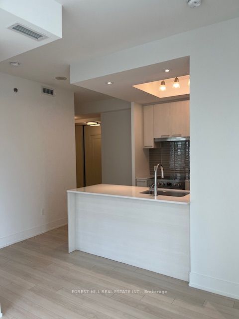 #402 - 310 Tweedsmuir Avenue Property Photo 5