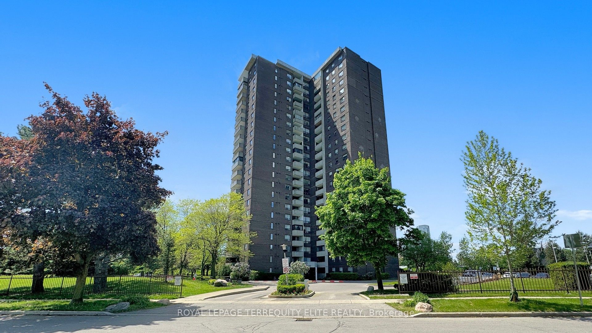 #1810 - 10 Muirhead Road Property Photo 1