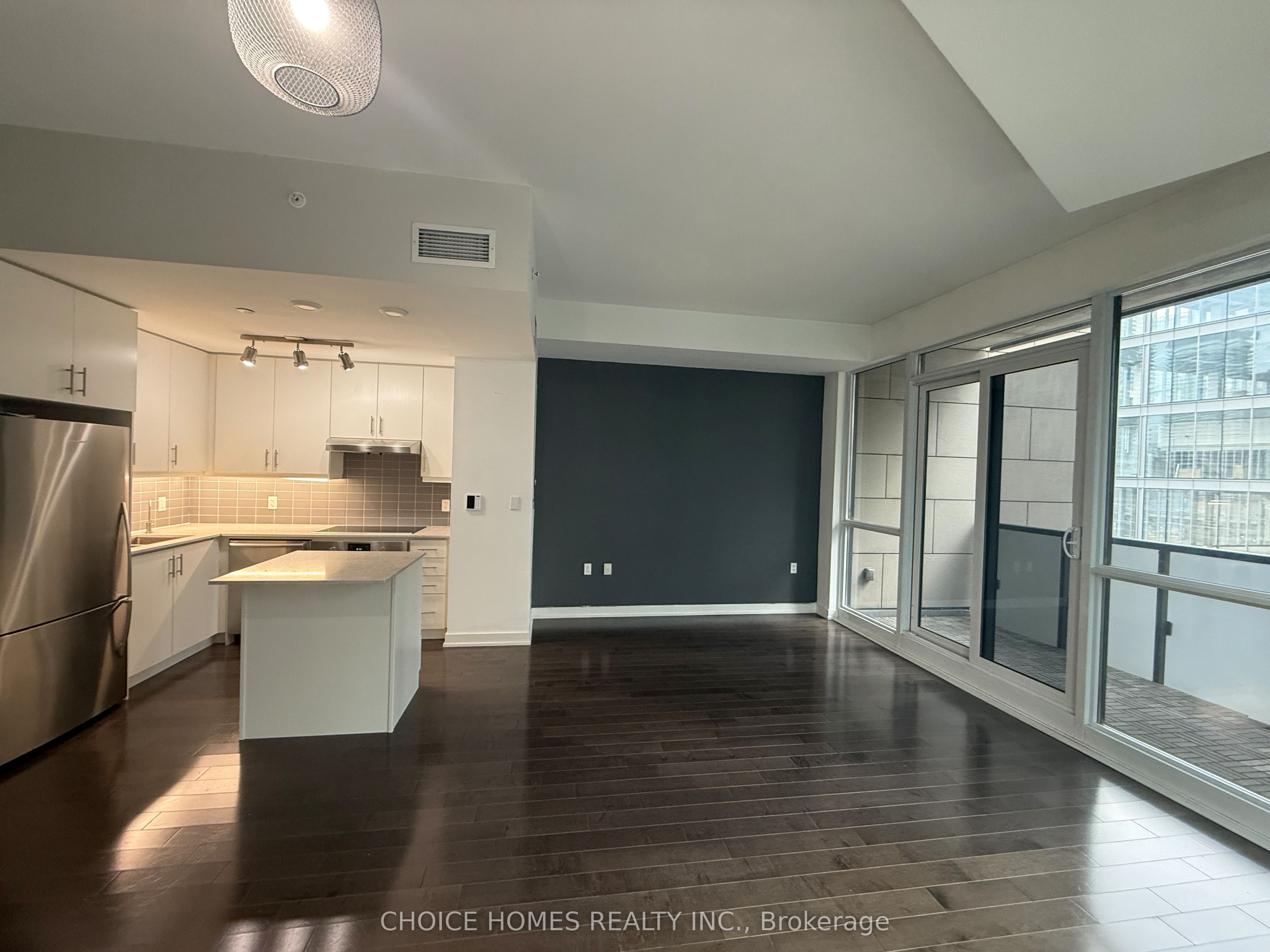 1 The Esplanade N/a 702 Property Photo 4