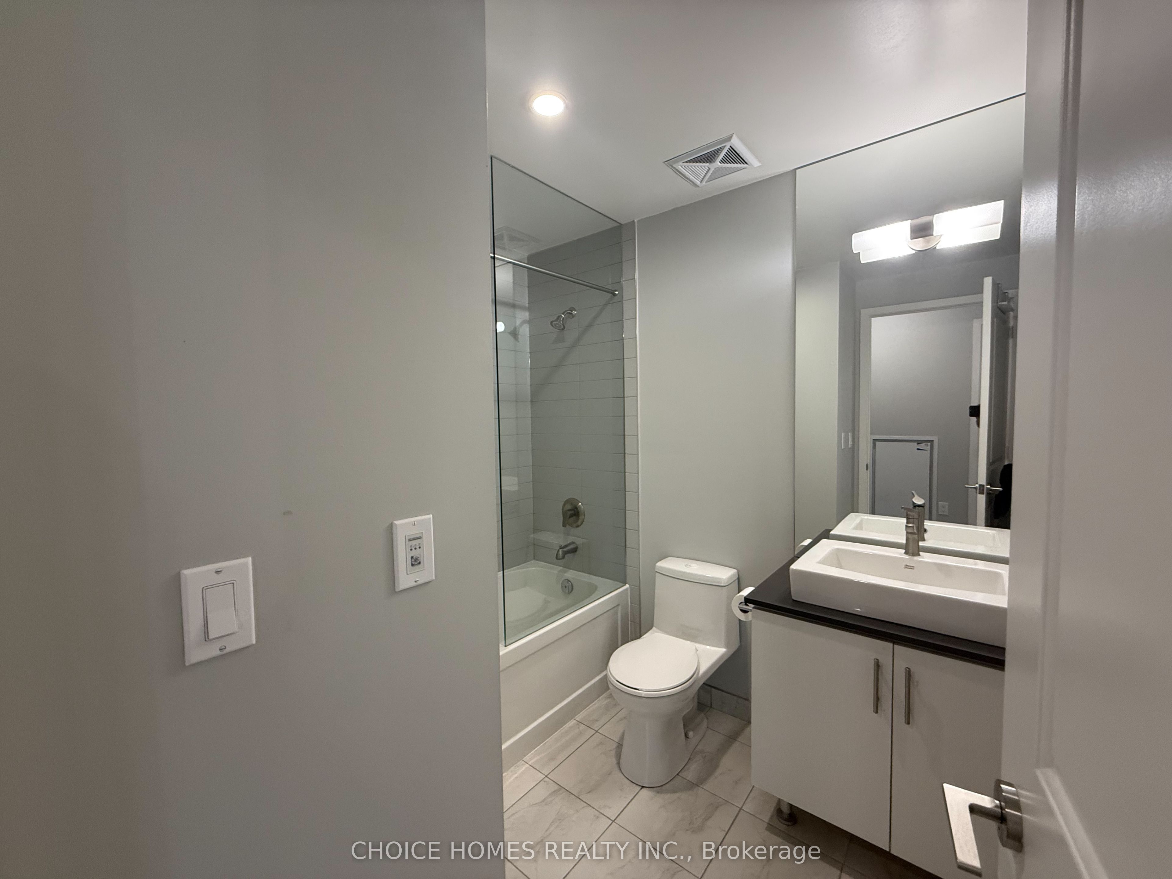 1 The Esplanade N/a 702 Property Photo 12