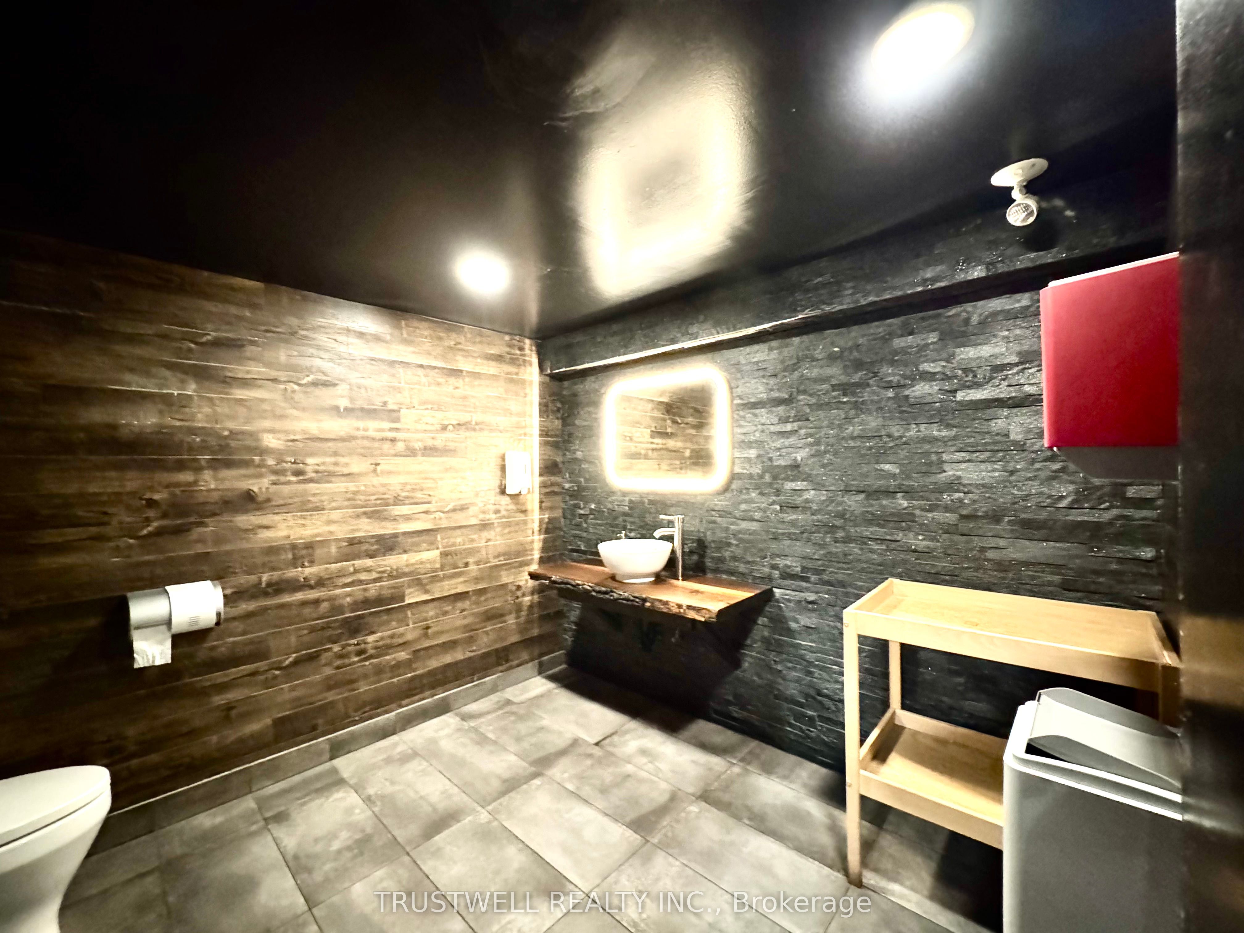 4852 Yonge Street Property Photo 16